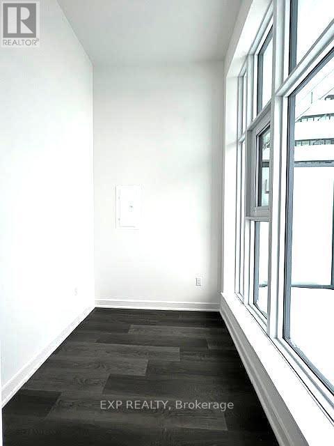 Photo du bâtiment - 3900-3900 Confederation Pkwy
