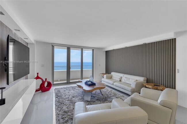 Foto del edificio - 5555 Collins Ave