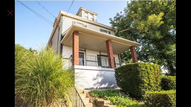 Close up of Front - 1632 Steuben St