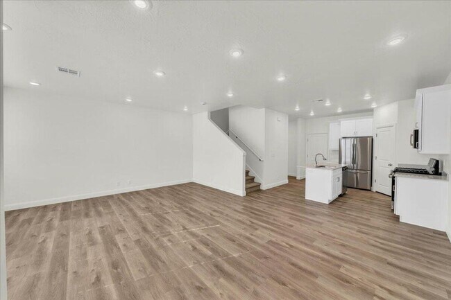 Building Photo - Spacious 3-Bedroom Townhome With Lagoon Ac...