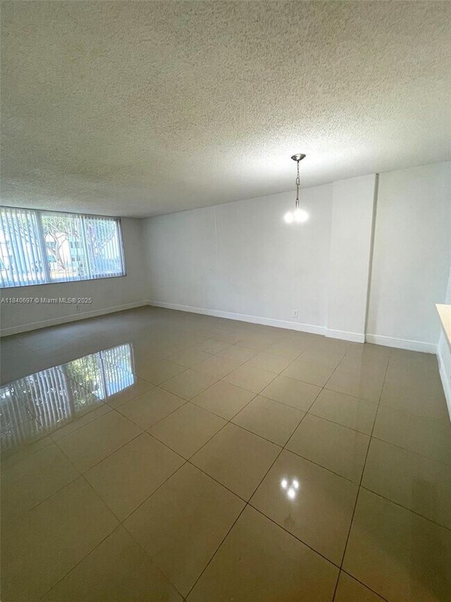 Building Photo - 9001 SW 77th Ave