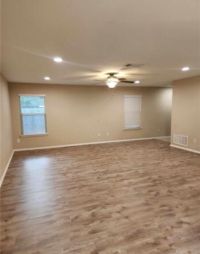 Building Photo - 9017 Lonesome Oak Dr