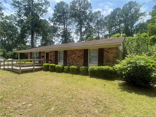 Foto del edificio - 916 Bingham Dr