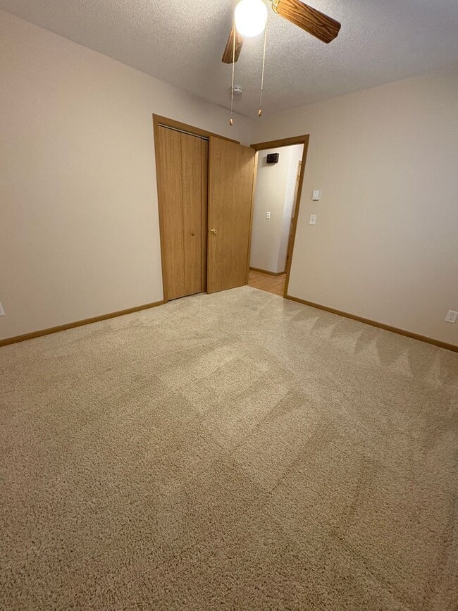 Building Photo - 801 Evergreen Dr
