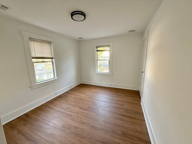 Foto del edificio - 30 Walter Hammond Pl