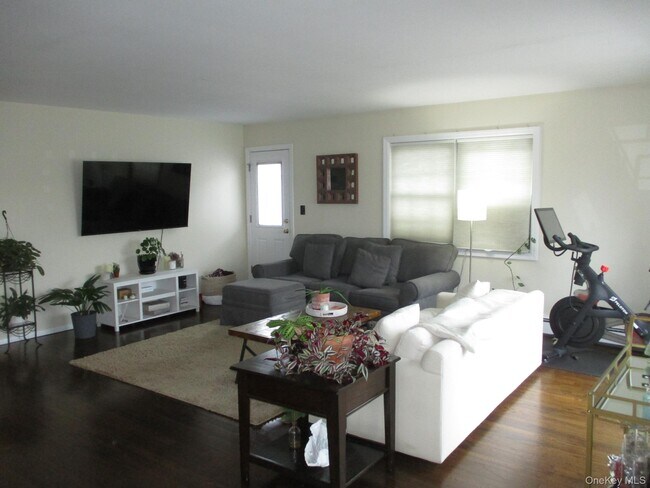 Foto del edificio - 353 E Pine St