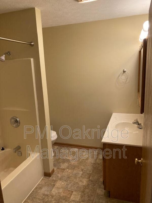 Building Photo - 247 Westhaven Dr
