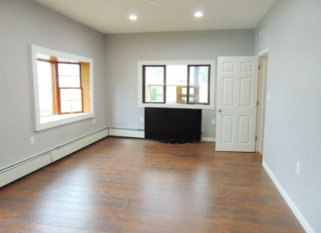 Foto del edificio - 80 Breslin Ave