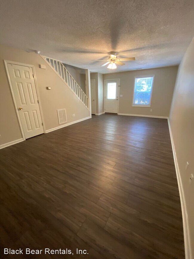 Building Photo - 2 br, 2.5 bath House - 72 Asares Hill Road