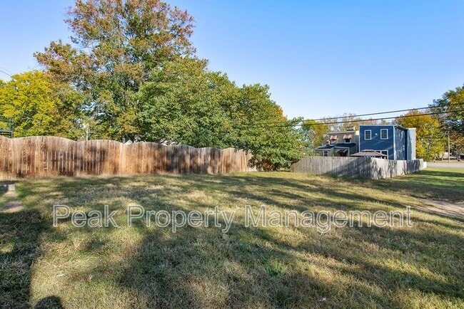 Building Photo - 925 N 20th St