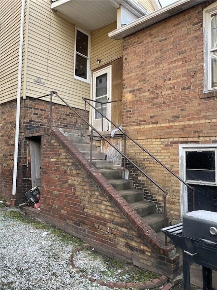 Building Photo - 456 Woodlane Ave