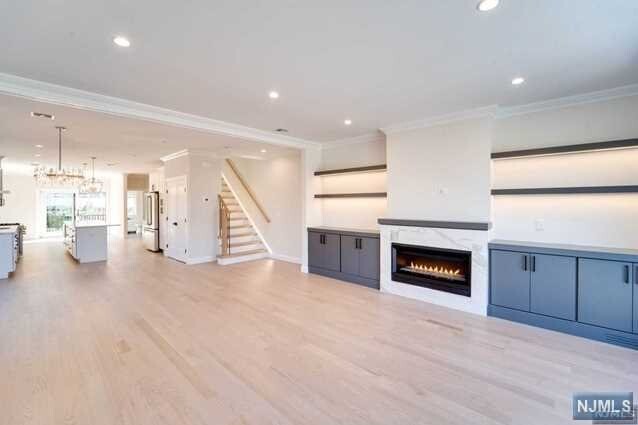 Building Photo - 462 6th St