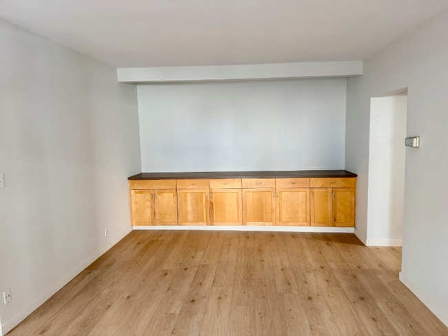 Photo - 808-812 Westmount Dr Apartment