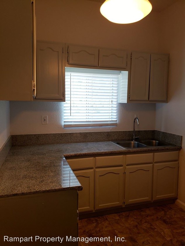 Foto principal - 739 1/2-733 S Boyle Ave