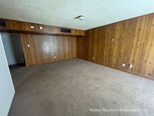 Building Photo - 310 SW 42nd Ave