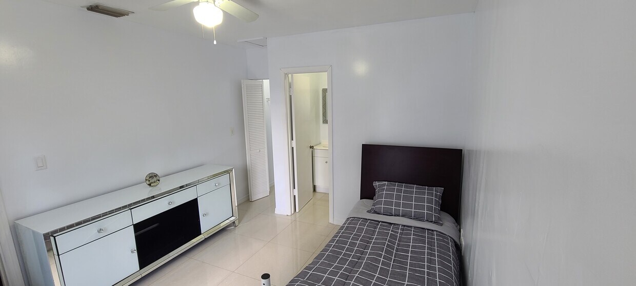 5924 NW 39th St Unit 1, Virginia Gardens, FL 33166 Apartments in