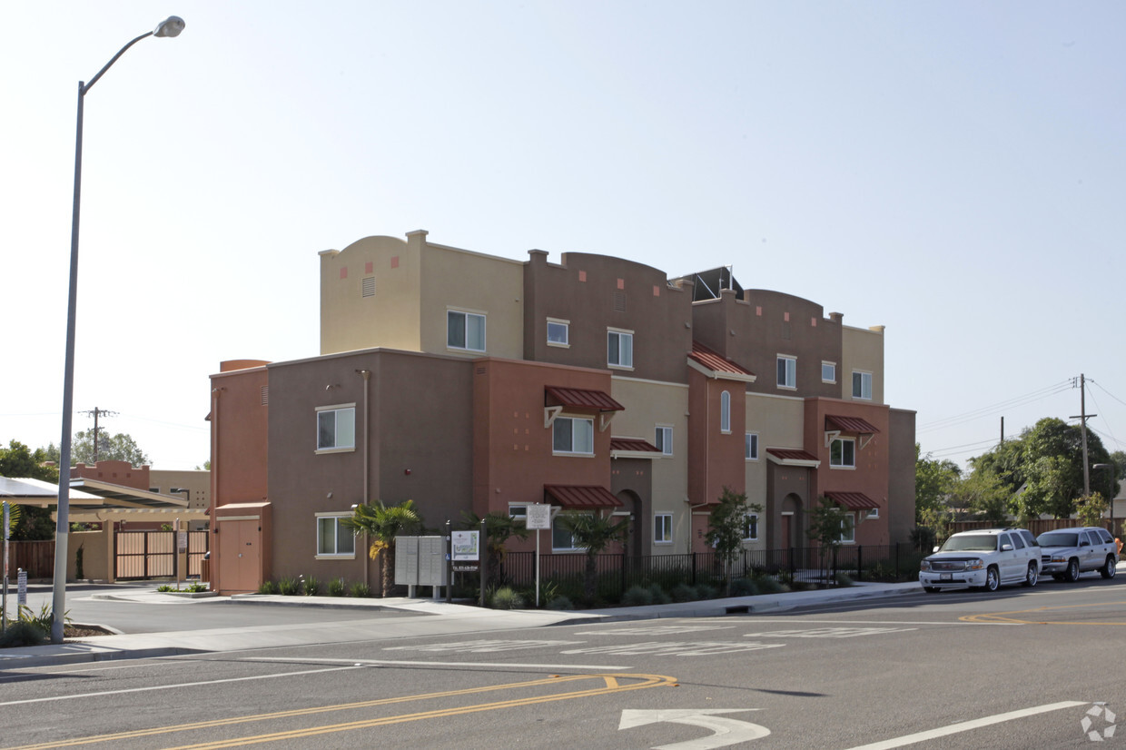 Building Photo - Gateway Palms