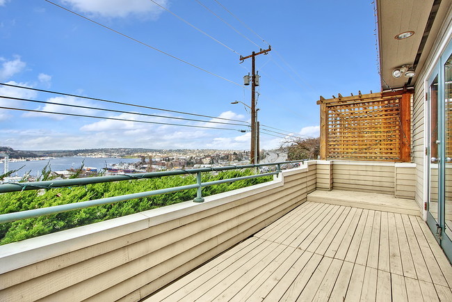 deck - 1202 Lakeview Blvd E