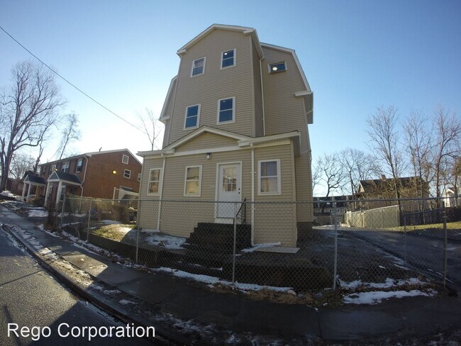 Building Photo - 67 Judson St