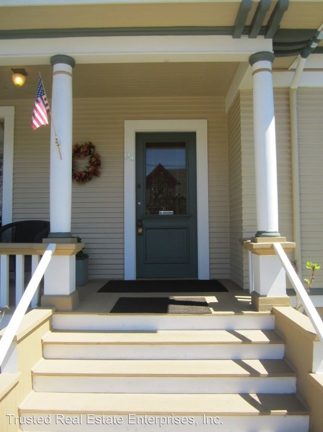 Building Photo - 3 br, 2 bath House - 94 N. Ash Street
