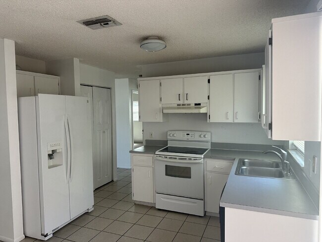 Foto del edificio - Cute 2 Bedroom, 2 Bathroom, 1 Car Garage h...