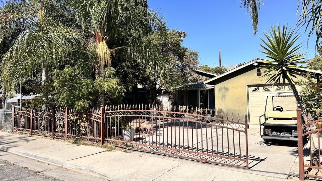 Foto principal - 219 E 10th St