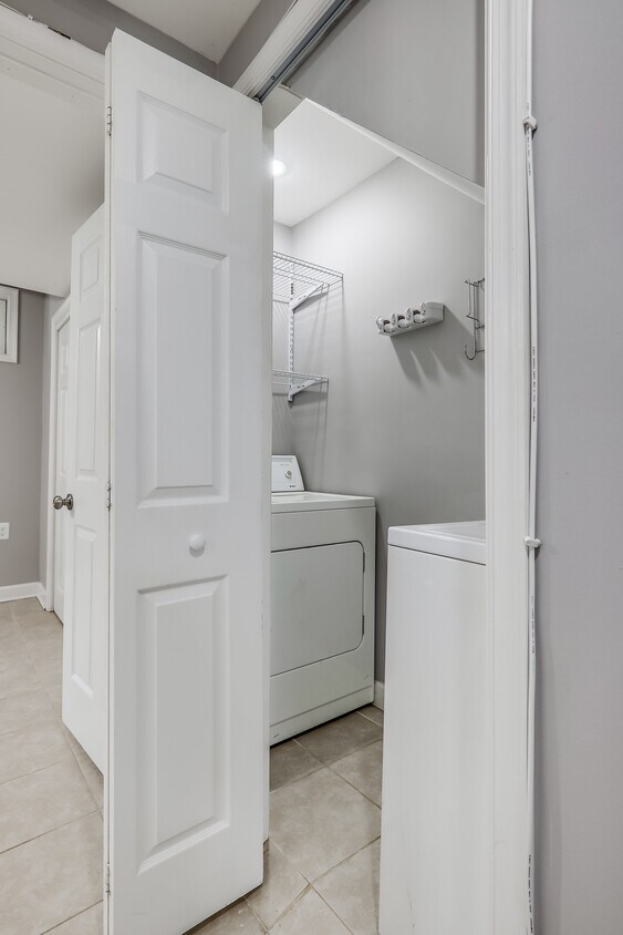 Foto principal - 513 Somerset Pl NW