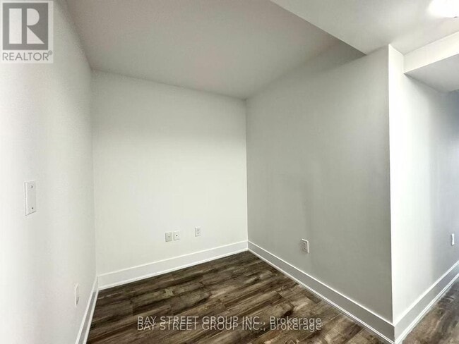 Building Photo - 955 Bay St.