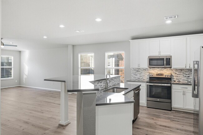 Building Photo - 4528 Sleepy Meadows Dr