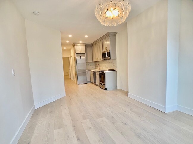 Building Photo - 310 Madison St