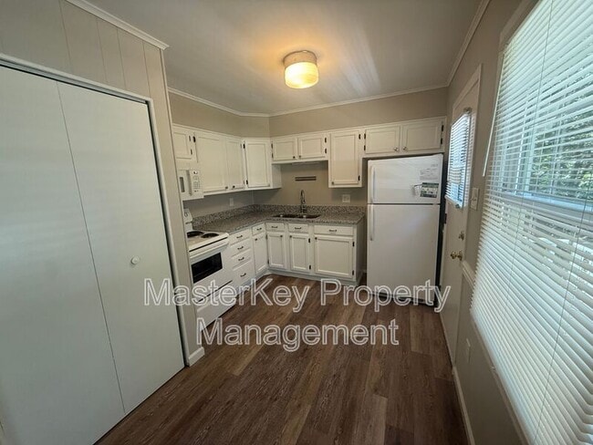 Building Photo - 223 Byrum St