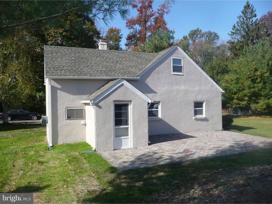 Primary Photo - 624 Locust Ln