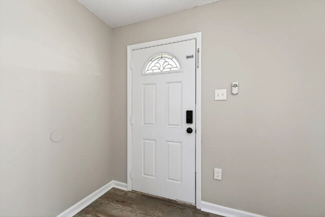 Building Photo - 2831 Hyannis Dr