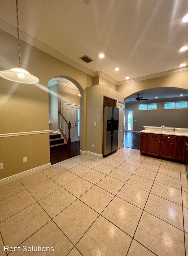 Building Photo - 4 br, 3.5 bath House - 98 S Highland Ave U...