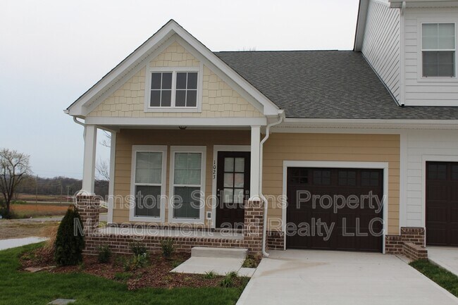 Building Photo - 1023 Honey Bush Cir
