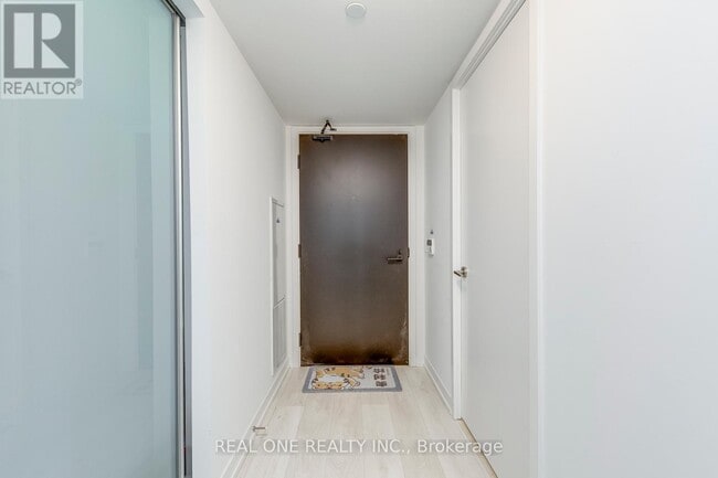 Building Photo - 60 Shuter St