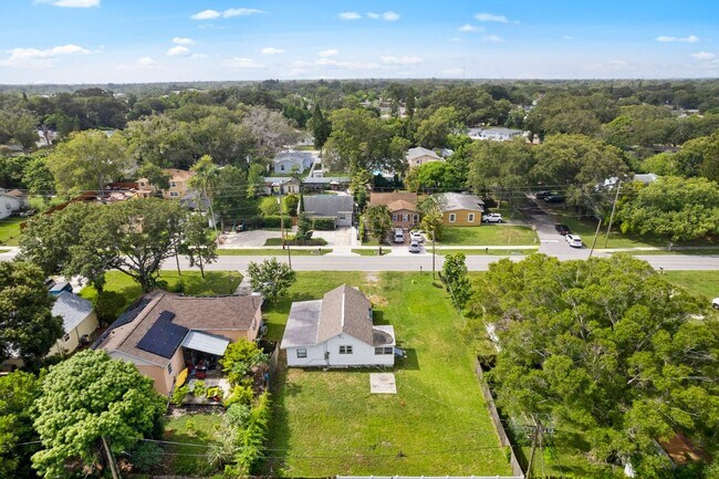 Foto del edificio - Won't Last! Apply NOW!  App fee REDUCED $25 ASAP $1795 3br/1bath CUTE House w/ HUGE YARD ** FREE ...