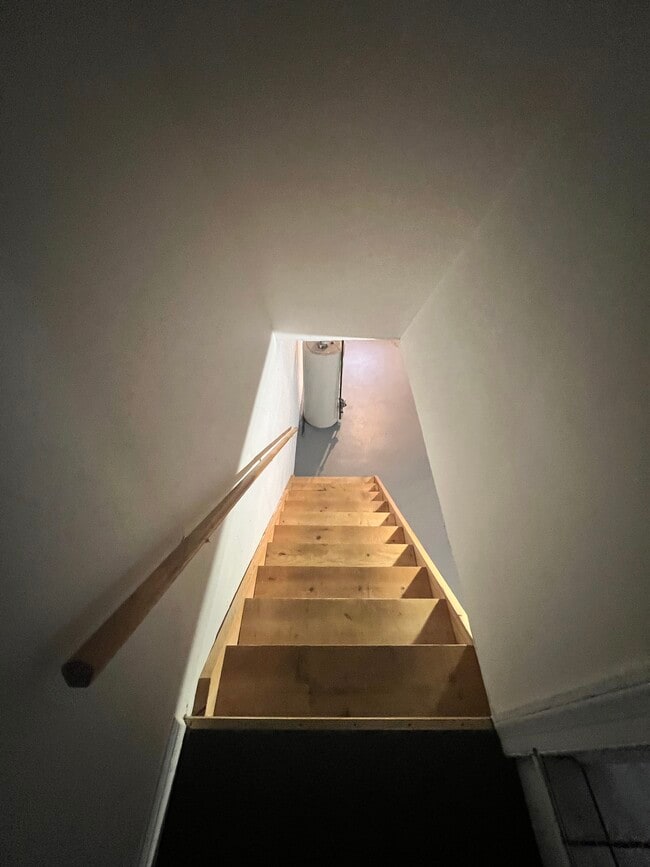 Foto del edificio - 704 Hale Ave