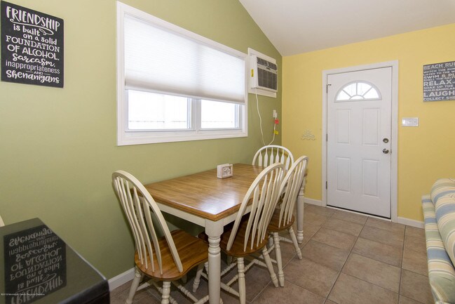 Building Photo - 110 Albacore Dr