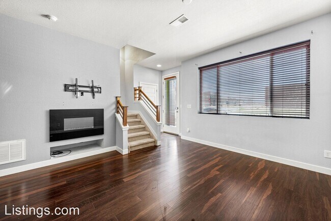 Building Photo - 2 br, 2.5 bath House - 6763 Morrison Dr