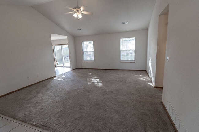 Foto del edificio - 1610 Typhoon Dr