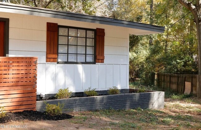 Building Photo - 4352 Ridgewood Cir