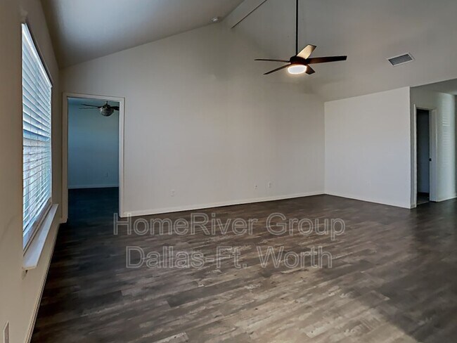 Building Photo - 318 Lavaca Dr