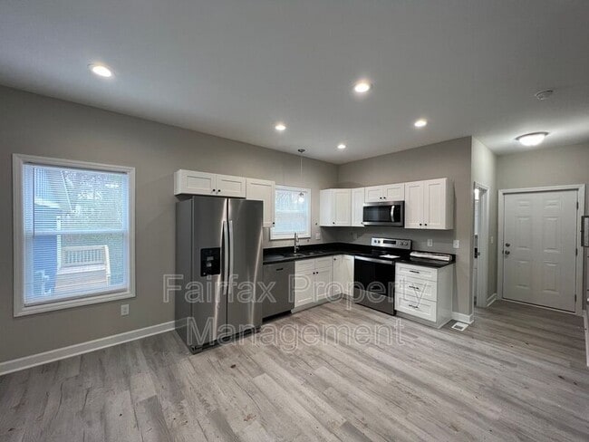 Building Photo - 2305 Owen St