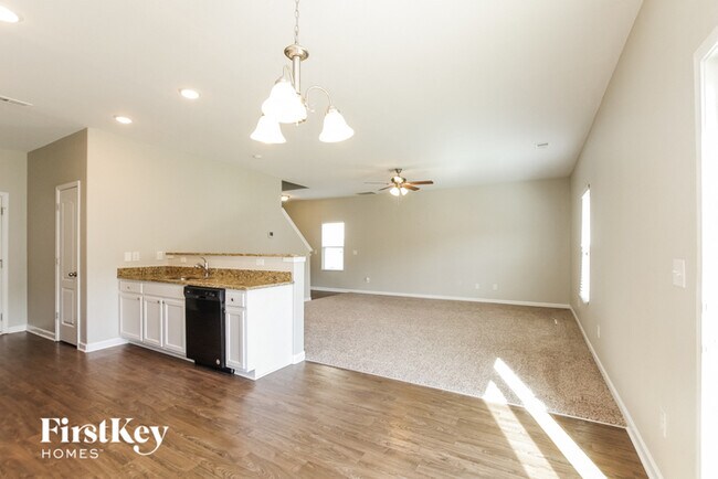 Building Photo - 1356 Waylon Ave