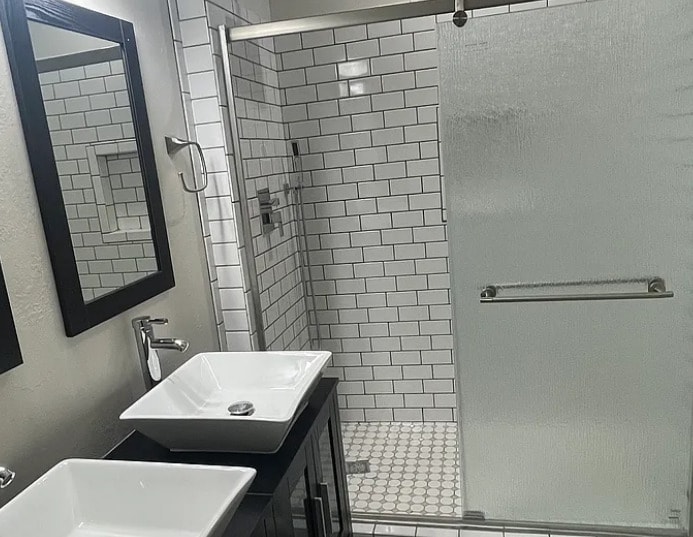 Building Photo - Western