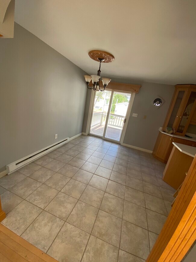 Dining area - 55 6th St