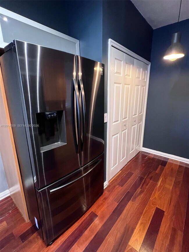 Foto del edificio - 3165 NE 184th St