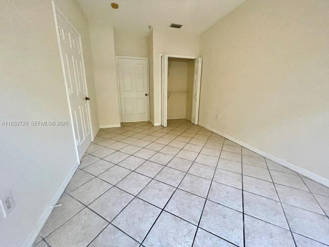 Foto del edificio - 2734 Bird Ave