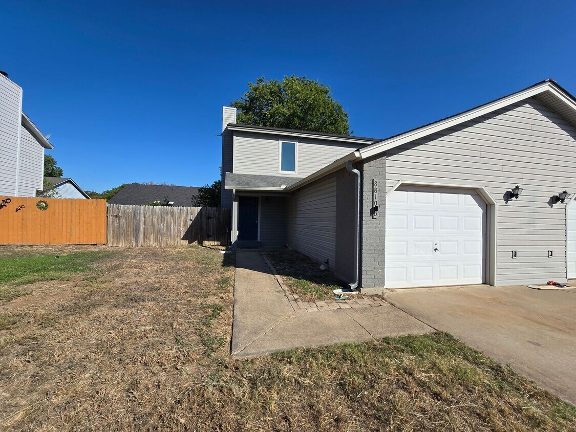 Primary Photo - 8810 Springmail Cir